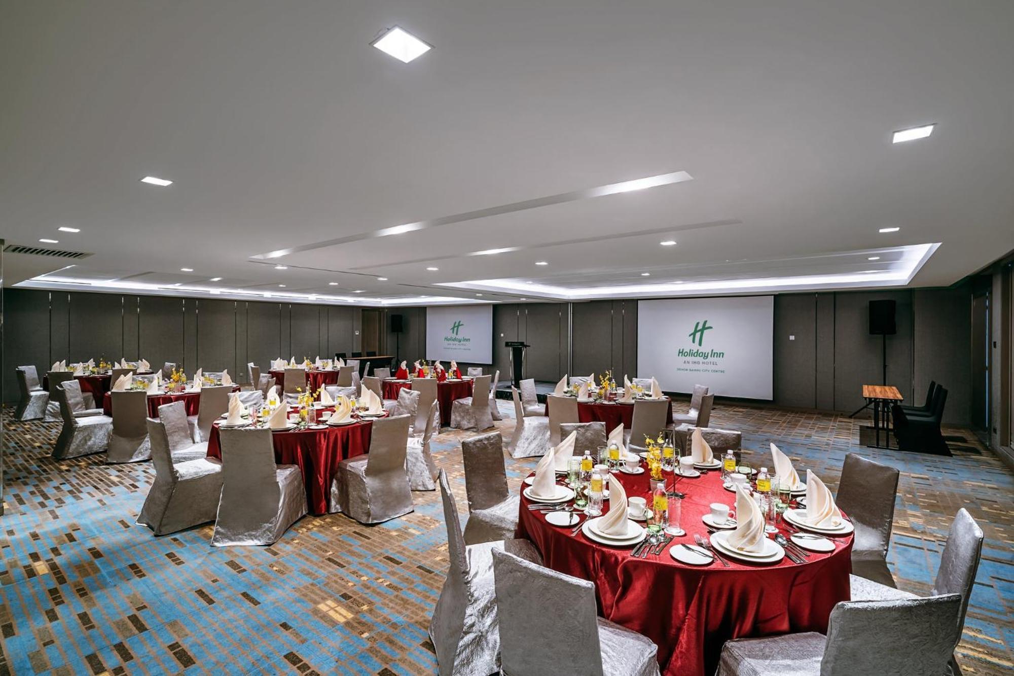 Centre By Ihg Hotel 4*